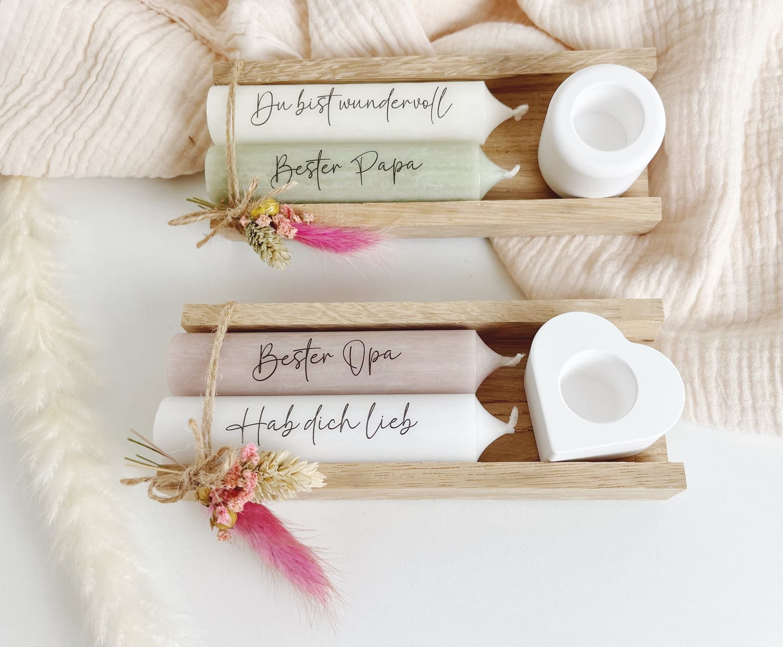 Caja de madera abierta con las velas ya colocadas
