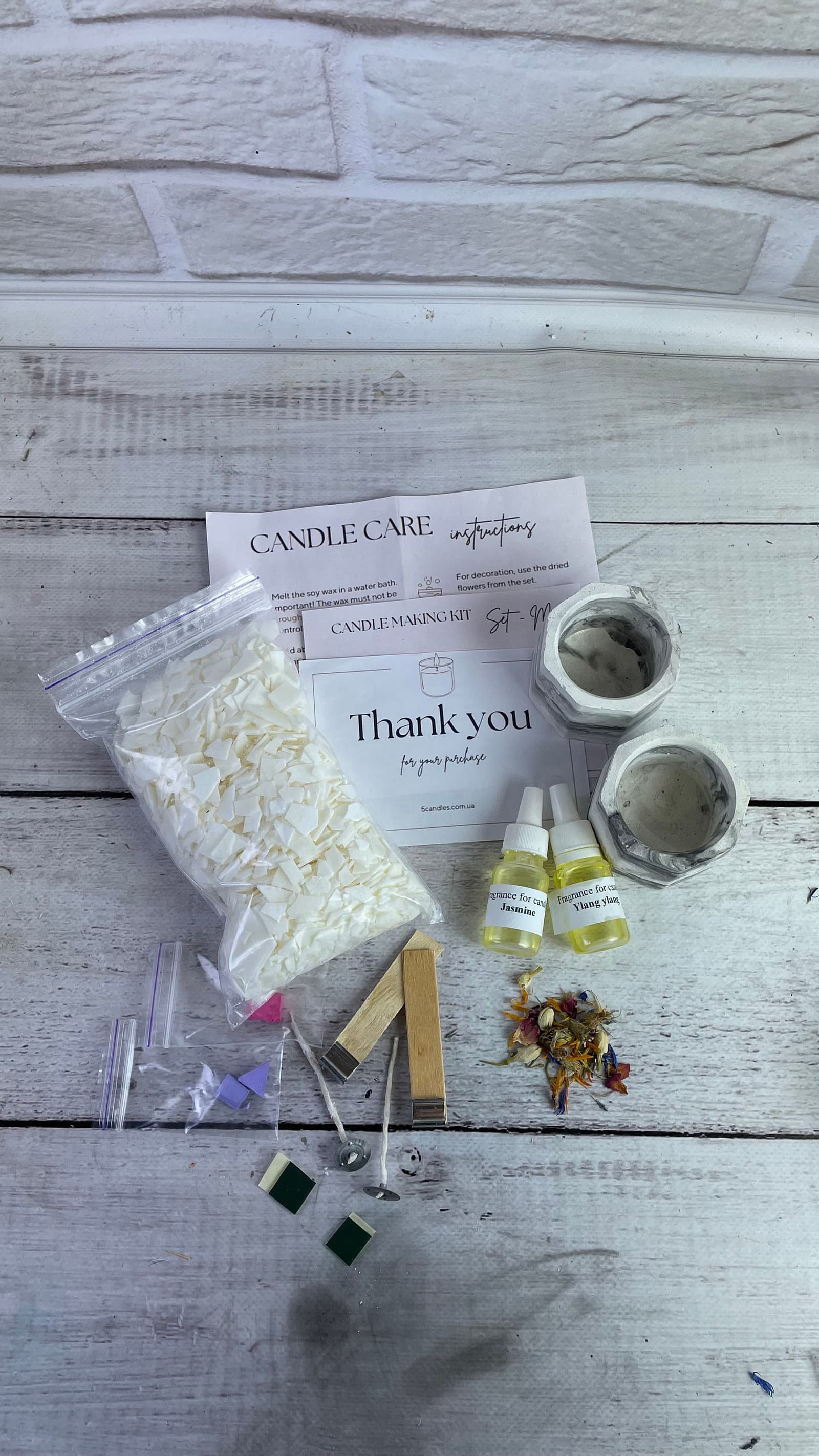 DIY Candle Making Kit - Size M: Perfect for Crafting Your Own Candles