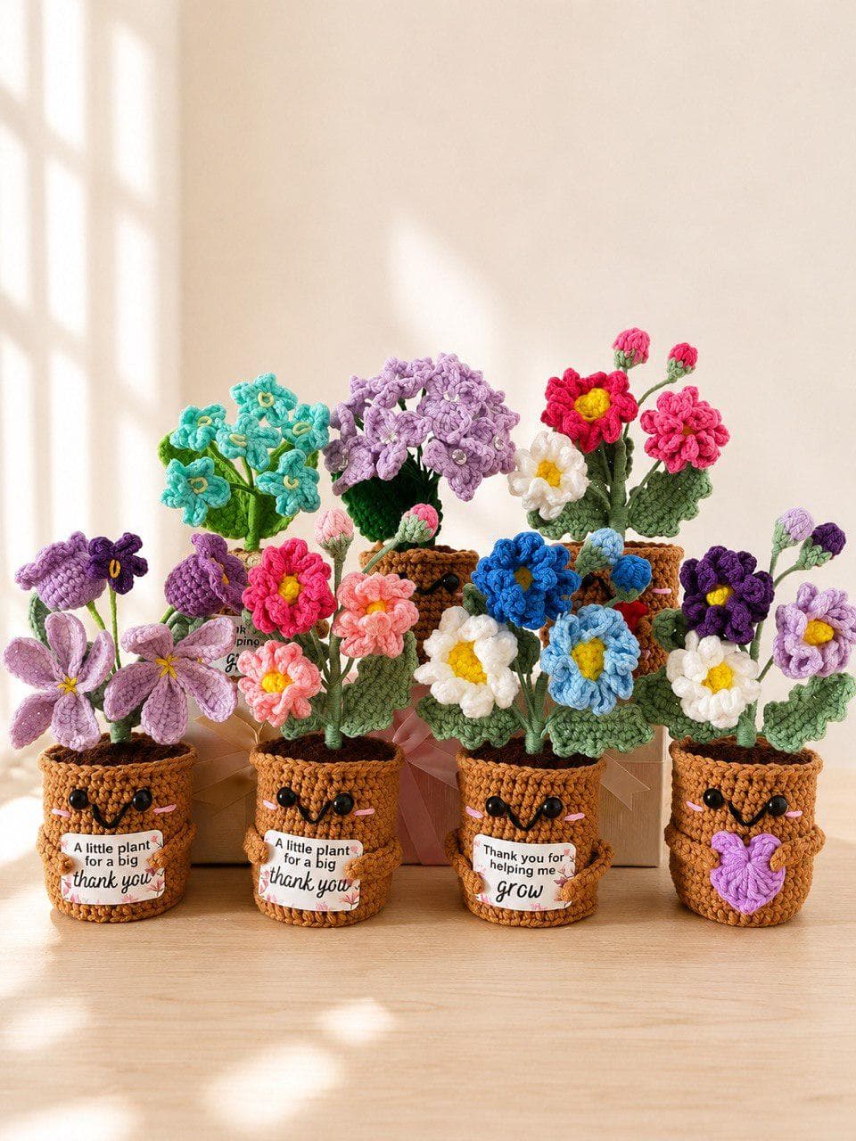 Maceta de flores de ganchillo para la oficina