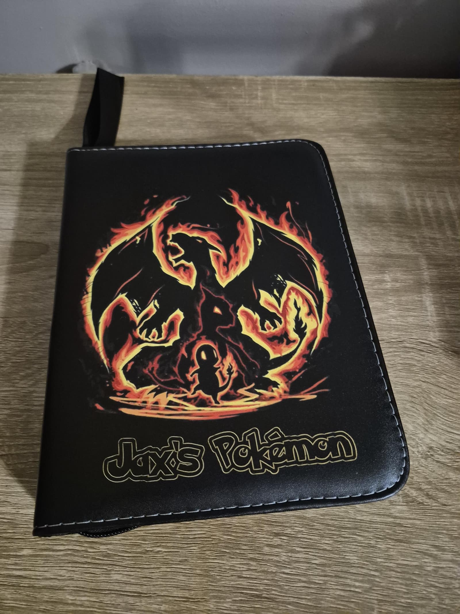 Álbum archivador personalizado de Charizard para cartas Pokémon, foto 3