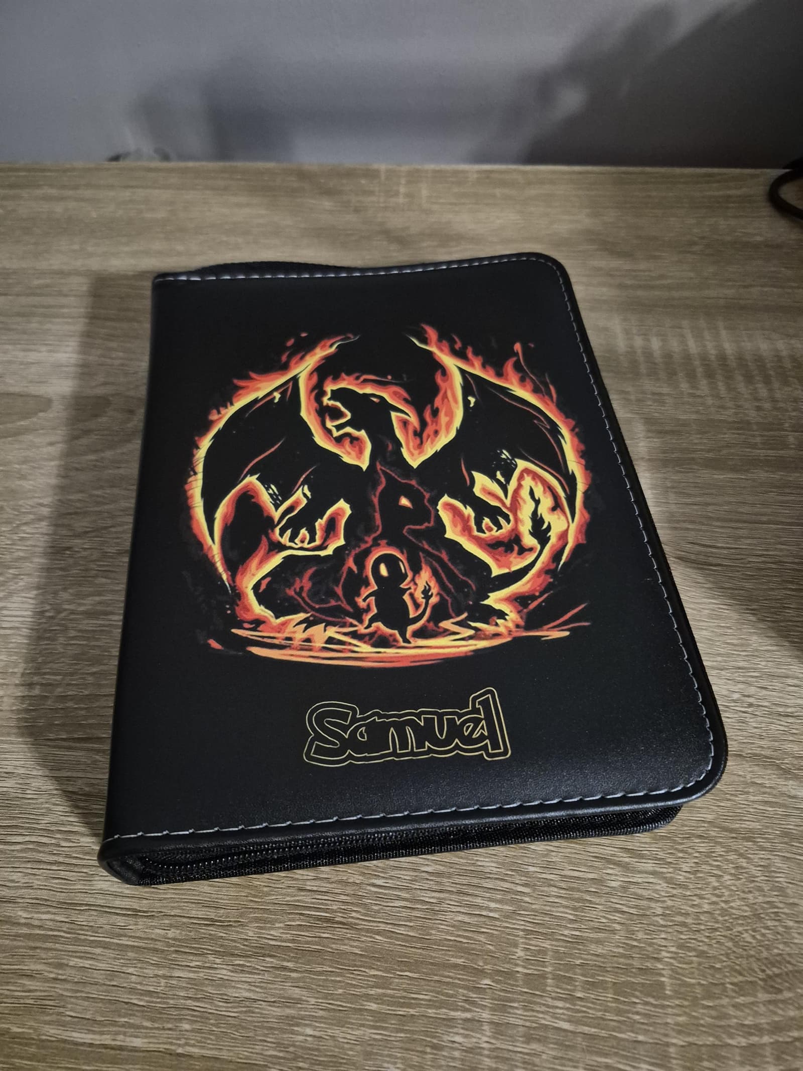 Álbum archivador personalizado de Charizard para cartas Pokémon, foto 4