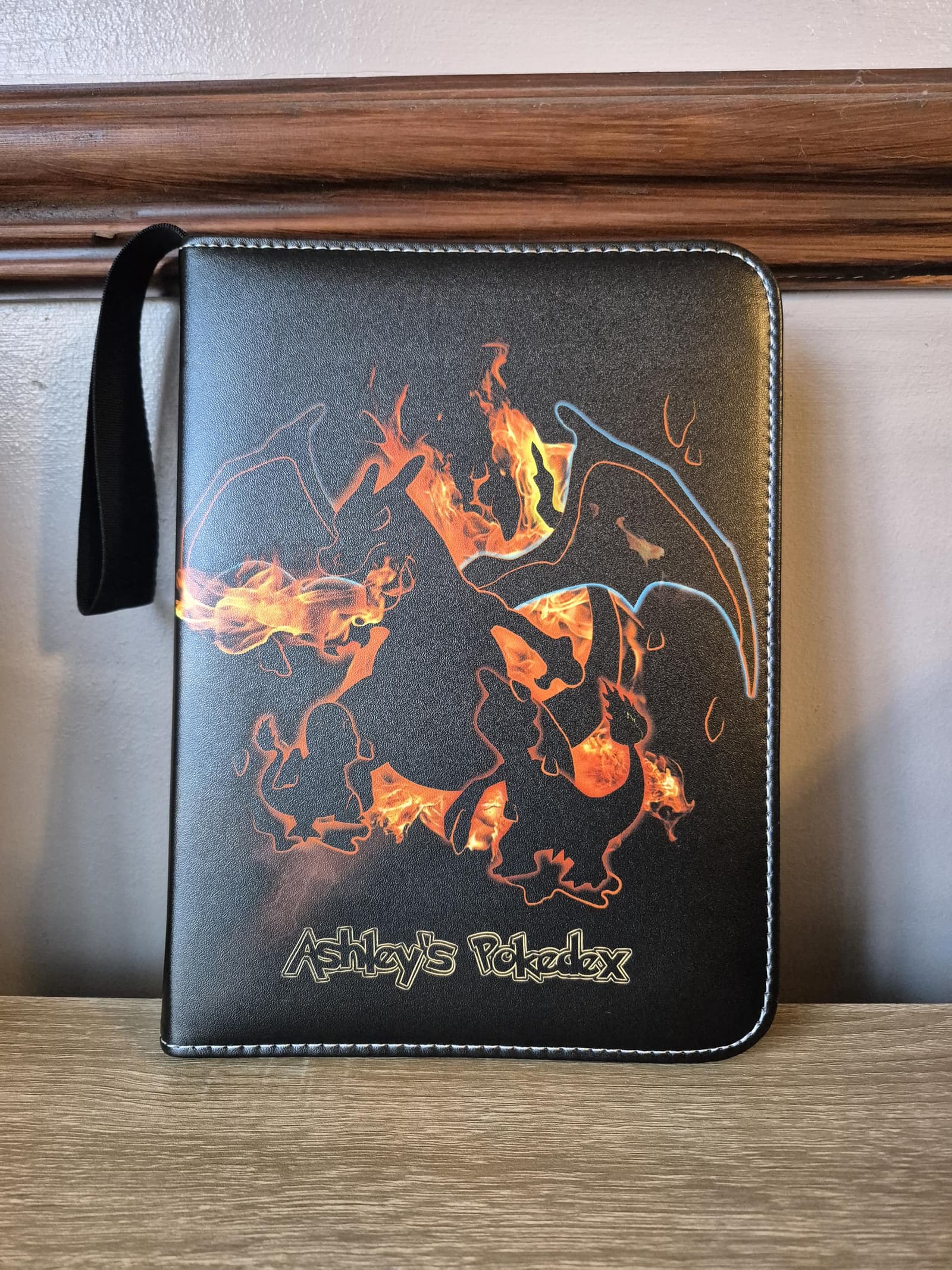 Álbum archivador personalizado de Charizard para cartas Pokémon, foto 10