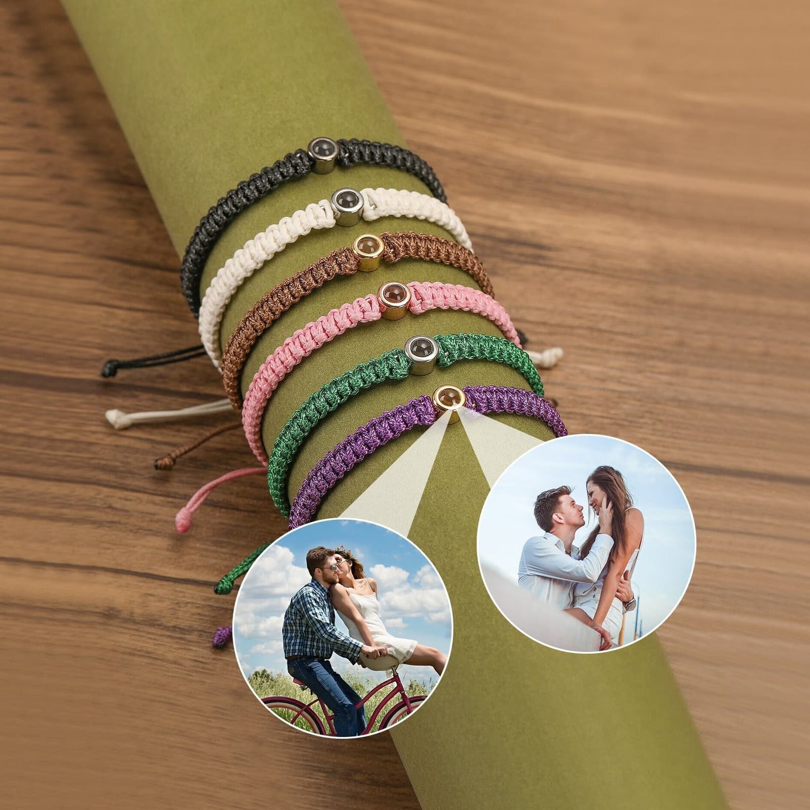 Seis pulseras de cordón trenzado en distintos colores con una piedra redonda en el centro, y dos círculos con la foto de una pareja que se proyecta al mirarla a contraluz