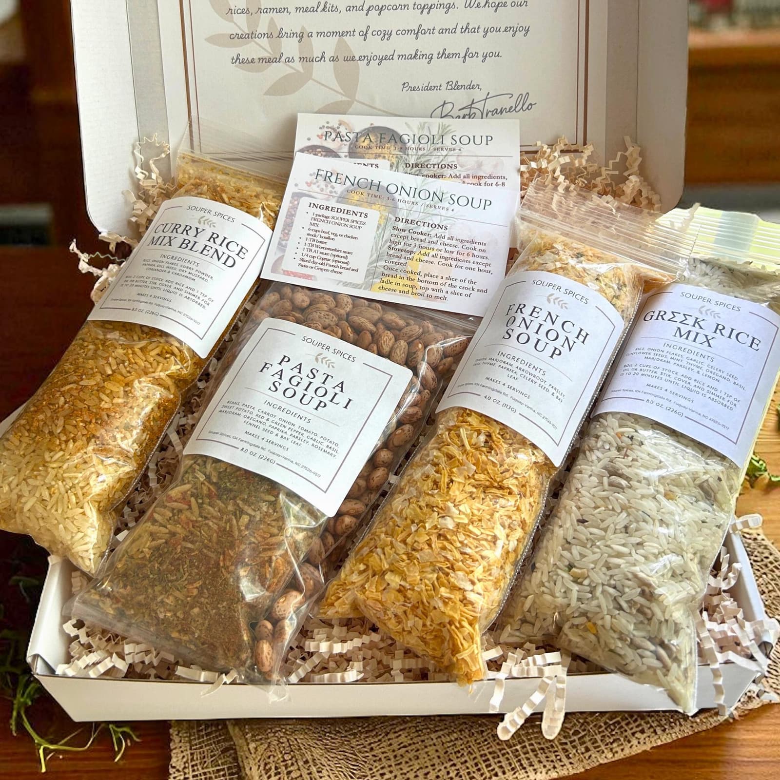 Cesta de comida gourmet internacional
