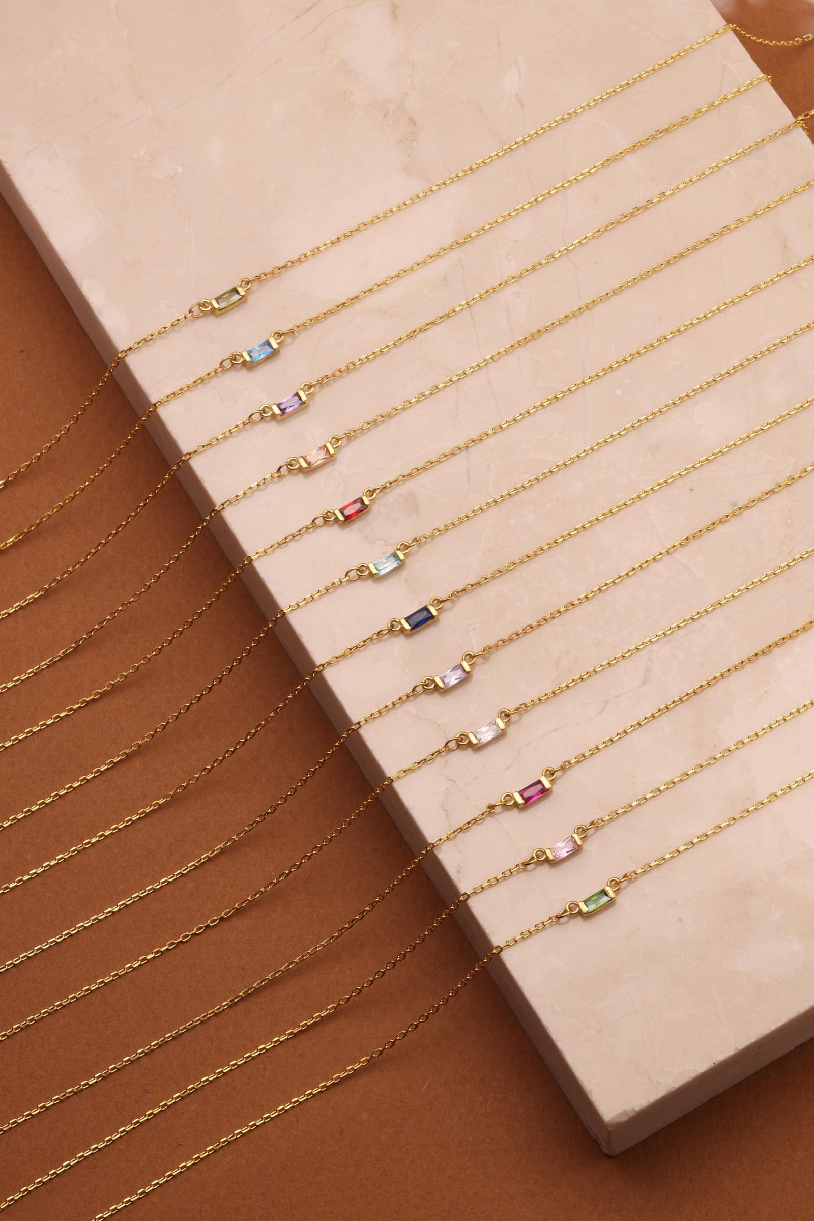 collar con piedra de nacimiento en talla baguette, foto 5