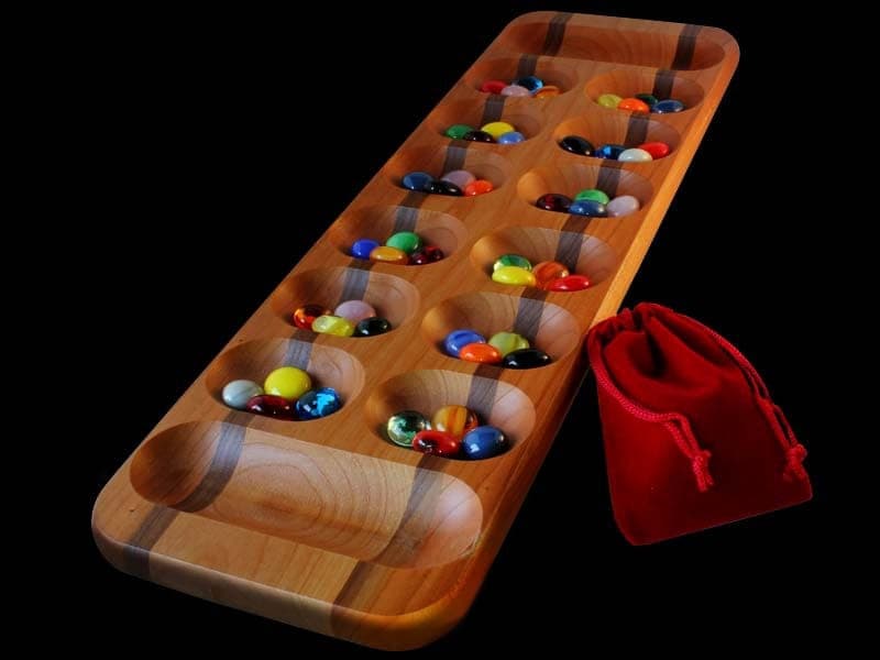 Tablero de Mancala artesanal de madera
