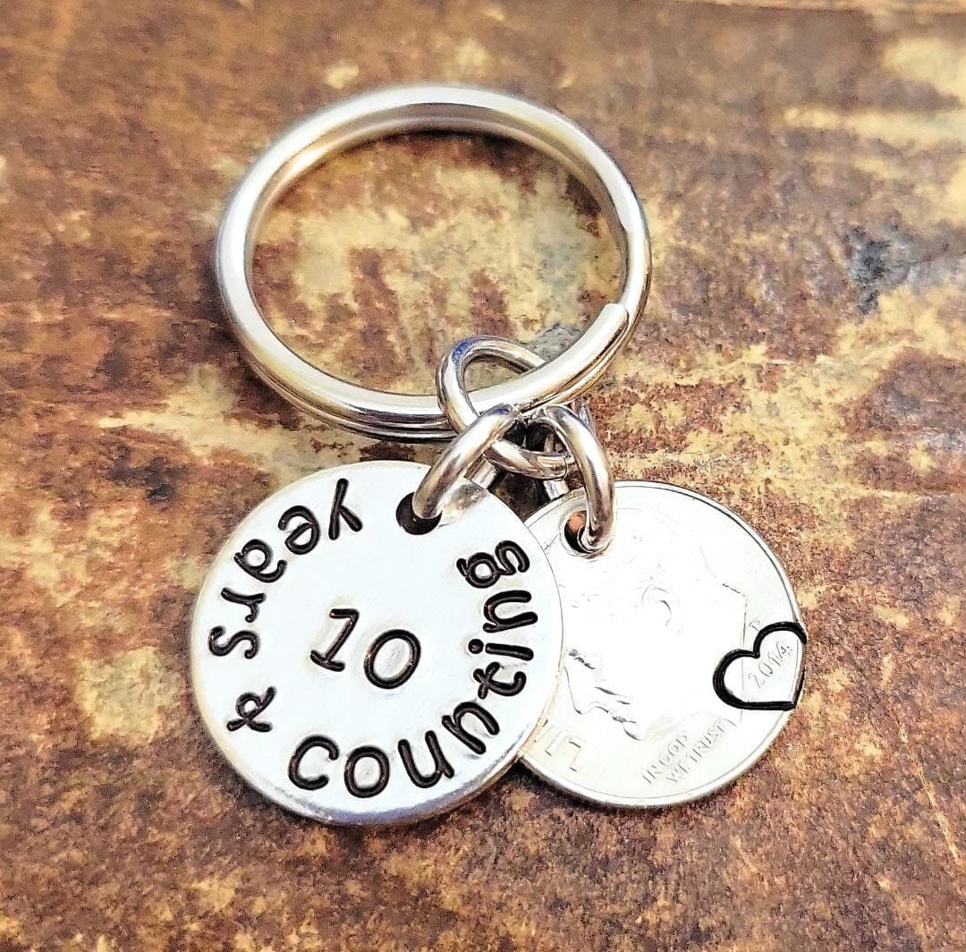 Llavero de 10 aniversario para tu esposa o esposo con moneda real, foto 2,