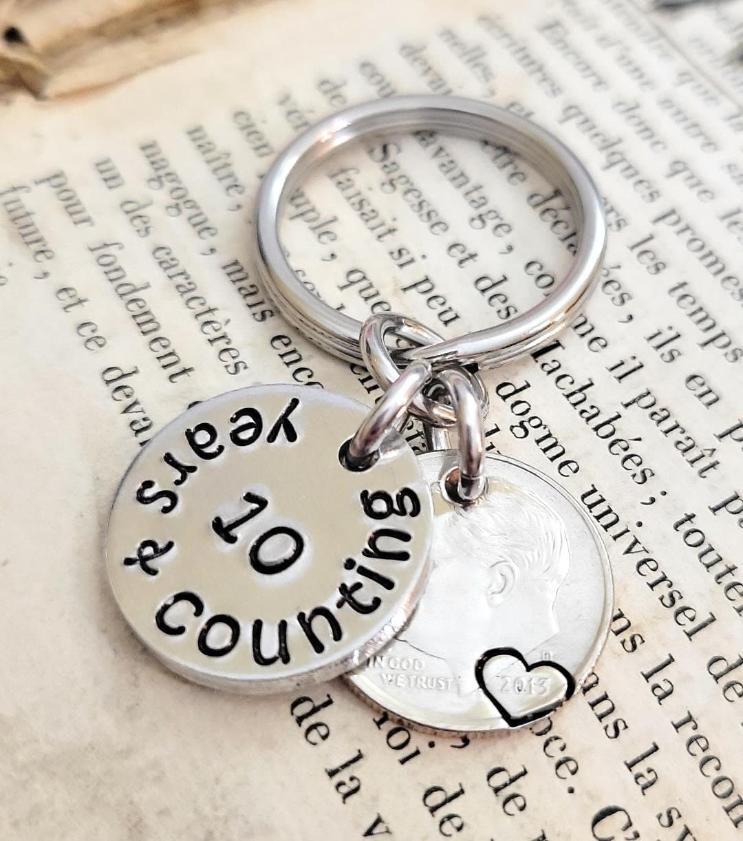 Llavero de 10 aniversario para tu esposa o esposo con moneda real, foto 7,