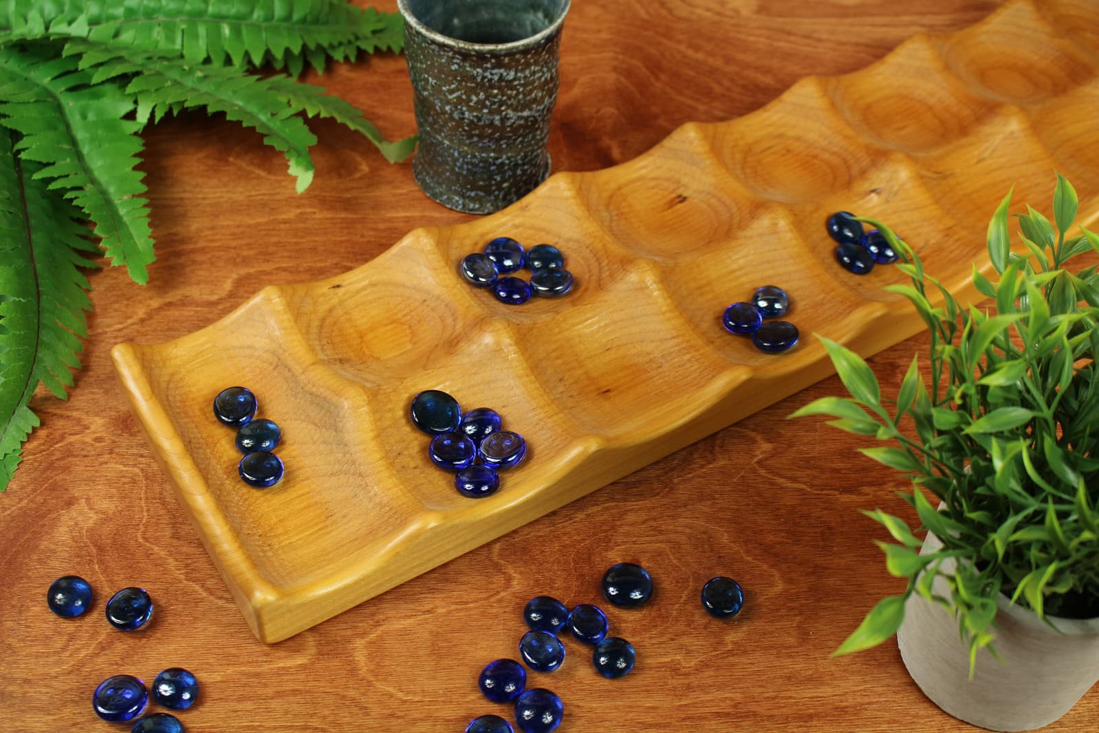 Tablero de Mancala de madera de cerezo