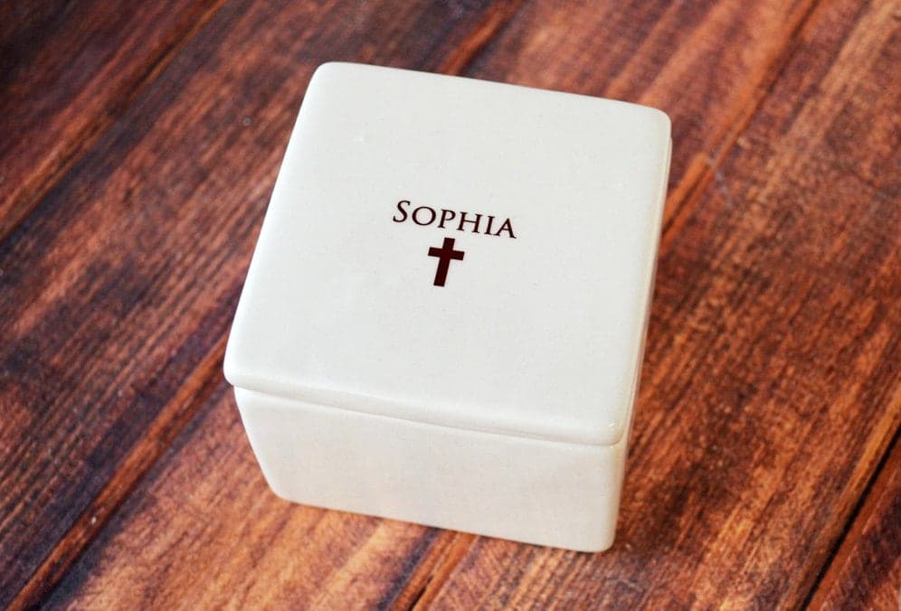 This lovely square keepsake box would be a perfect gift for your godchild and is one that can be enjoyed all year round. This would be a great baptism, christening, confirmation or first communion gift. Can be personalized.