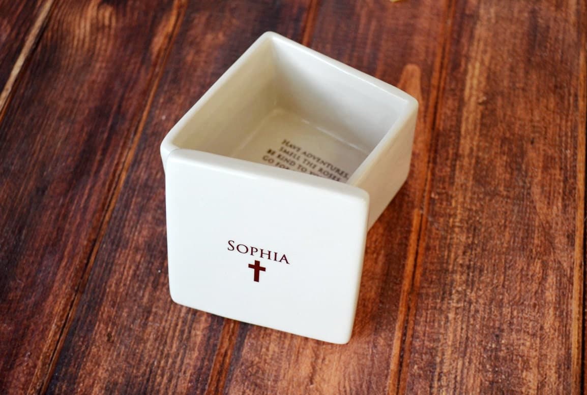 This lovely square keepsake box would be a perfect gift for your godchild and is one that can be enjoyed all year round. This would be a great baptism, christening, confirmation or first communion gift. Can be personalized.