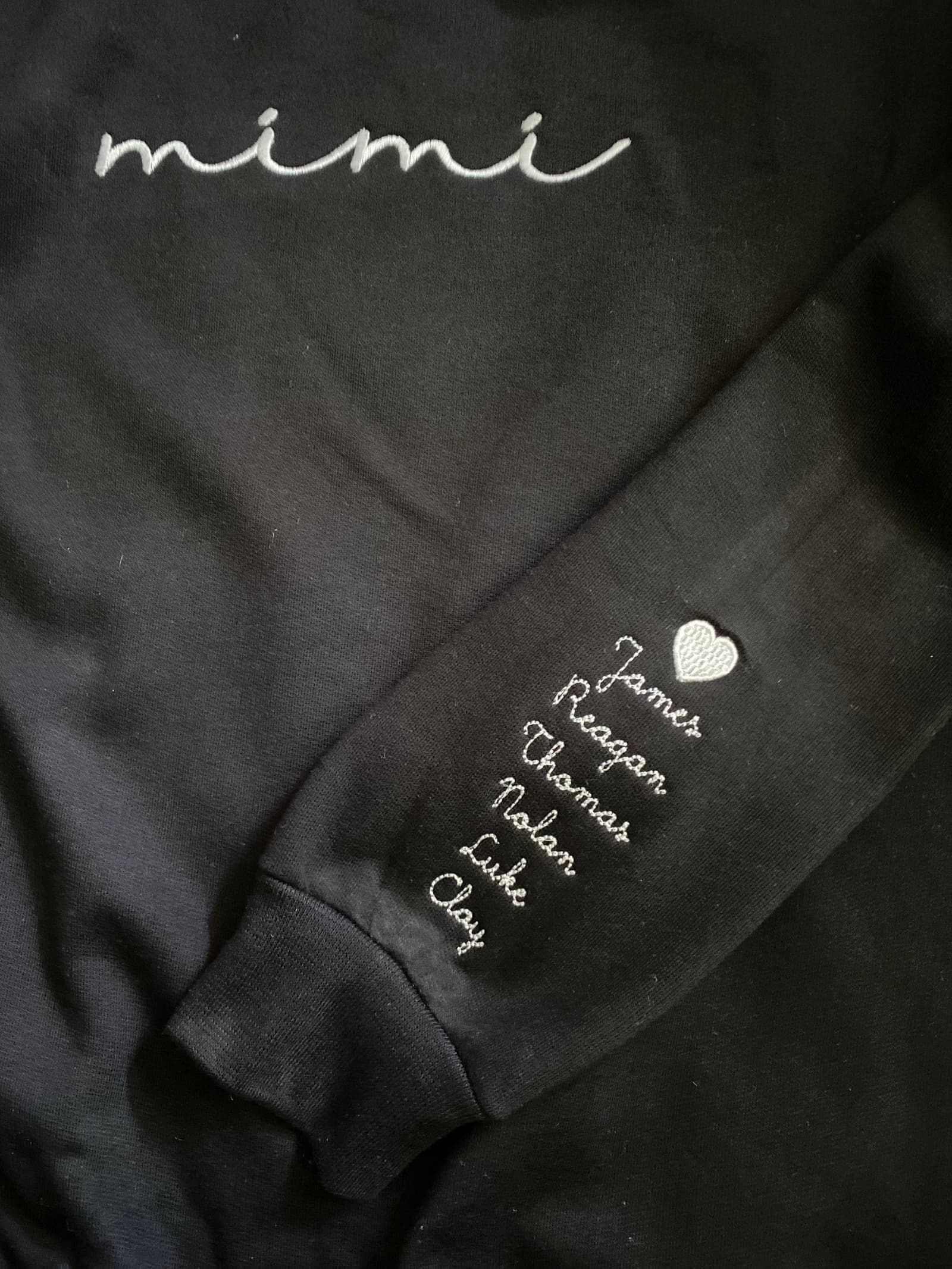 Sudadera bordada de abuelos con nombres en la manga,
