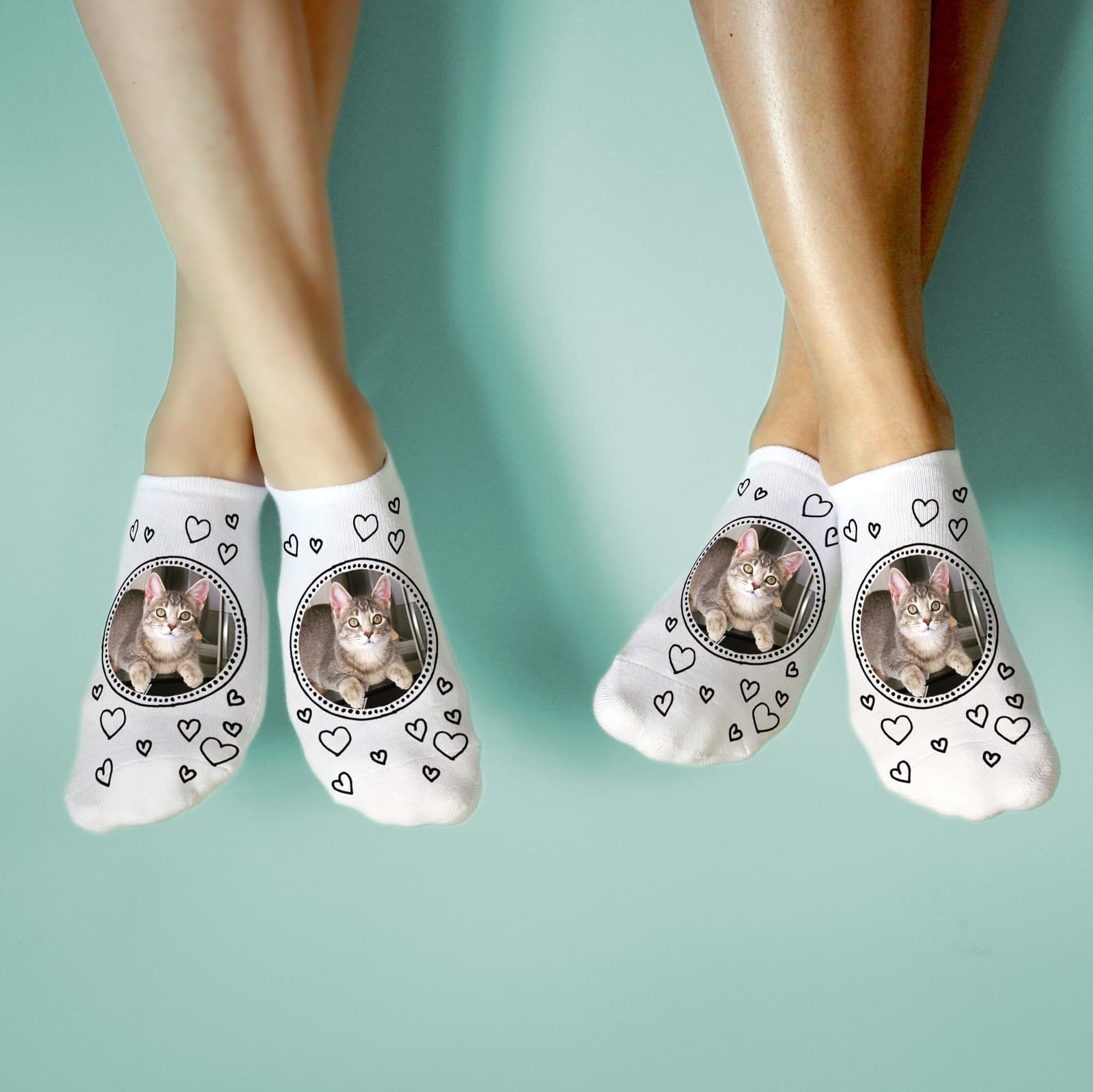 Calcetines blancos de tobillo estampados con la foto de un perro