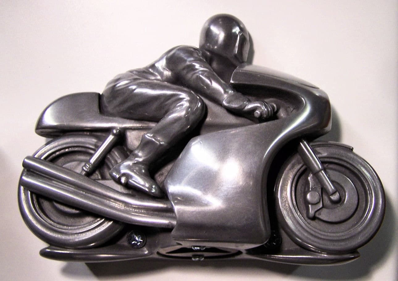 Abrebotellas de pared con forma de moto