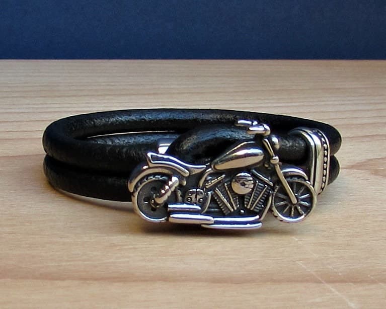 Pulsera de cuero y acero para motorista personalizada