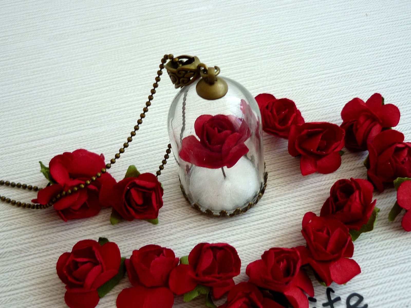 Collar redoma de la rosa encantada, foto 4