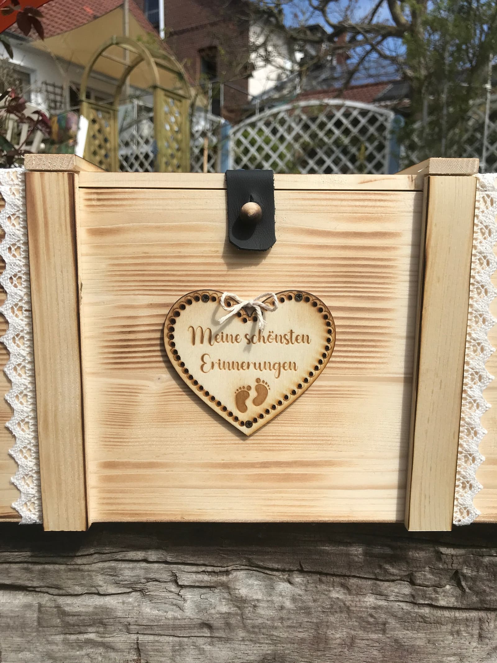 Caja de recuerdos de madera personalizada con arcoíris, foto 3
