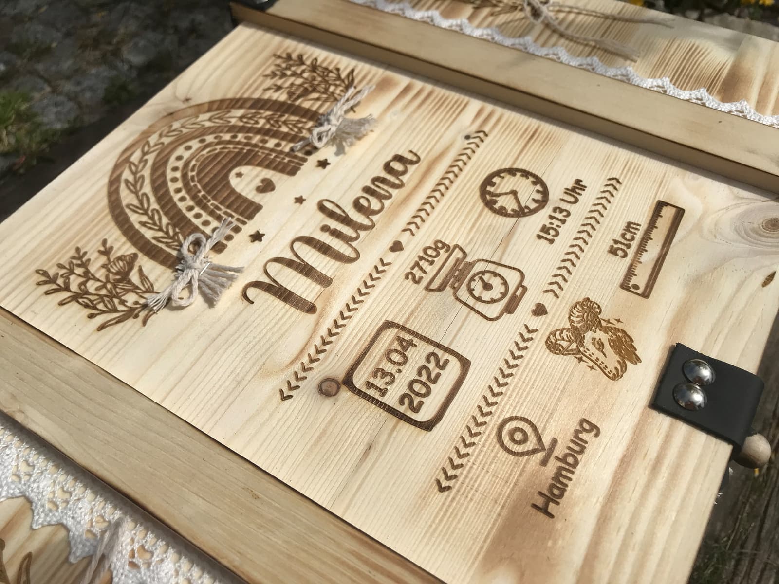 Caja de recuerdos de madera personalizada con arcoíris, foto 4
