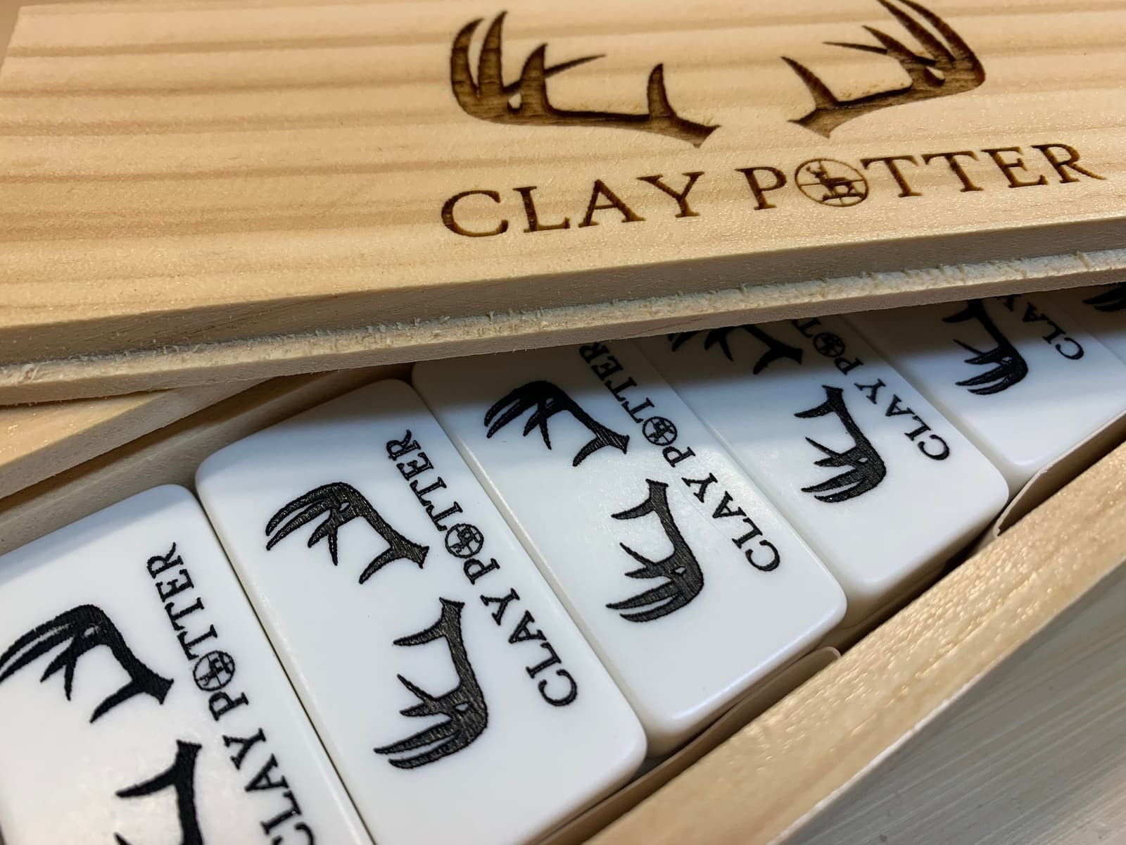Juego de dominó personalizado con caja de madera, foto 4