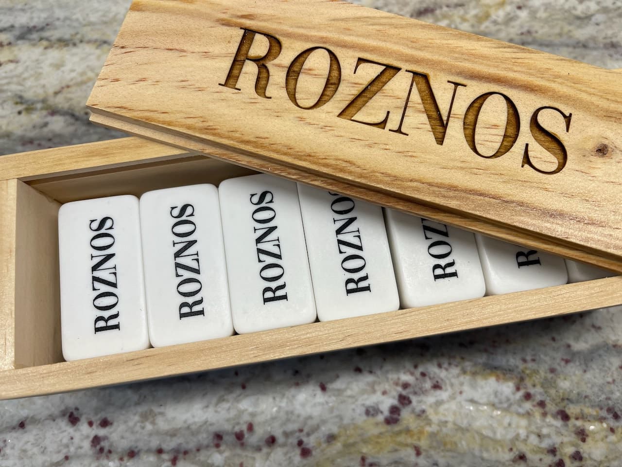 Juego de dominó personalizado con caja de madera, foto 6