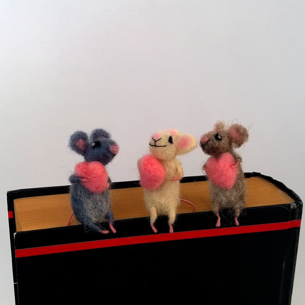 Marcapáginas de ratoncito con corazón para novio, foto 4
