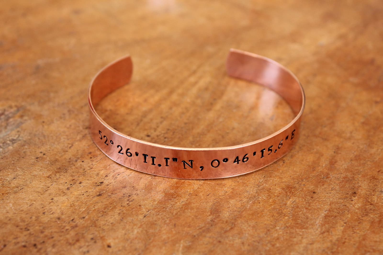 Pulsera de cobre personalizada con coordenadas, foto 2