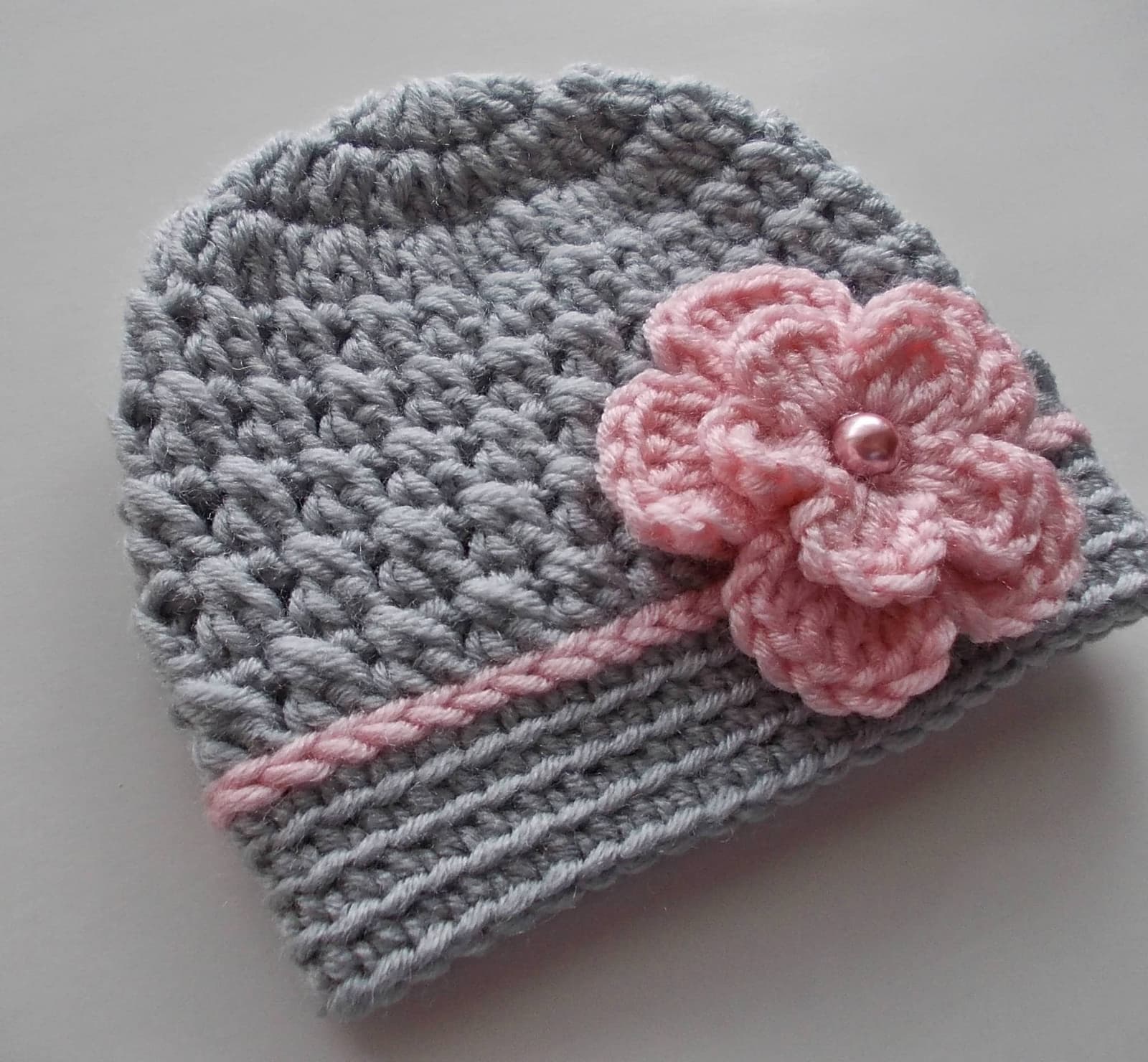 Gorro de ganchillo gris con flor rosa para bebé, foto 4