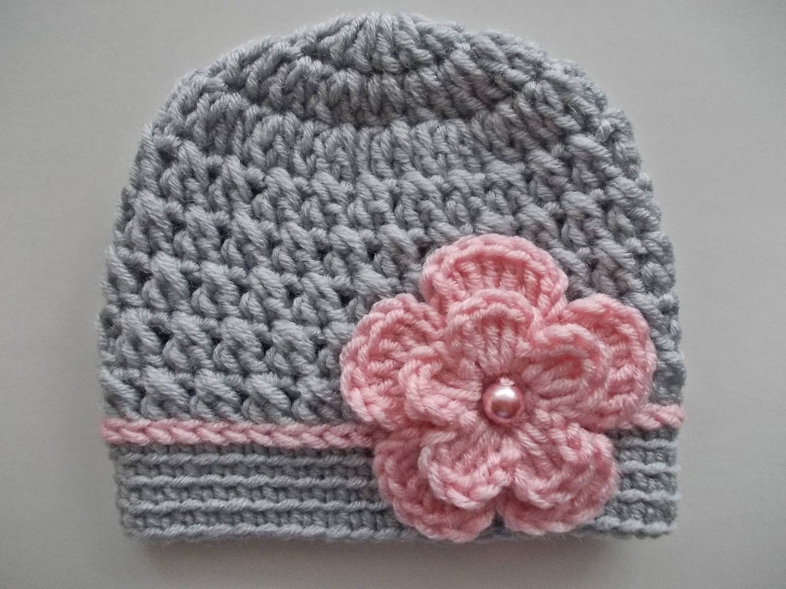 Gorro de ganchillo gris con flor rosa para bebé, foto 5
