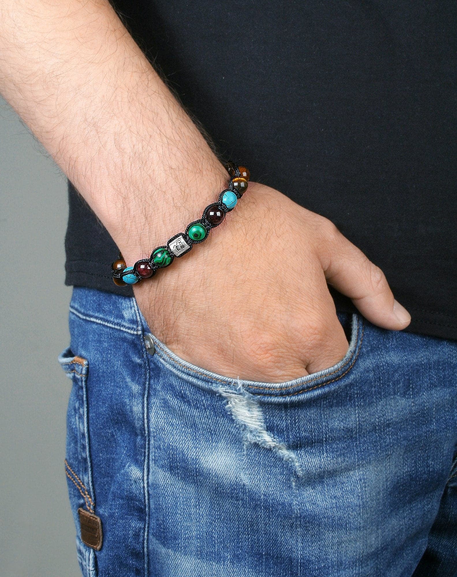 pulsera de macramé de capricornio con piedras naturales