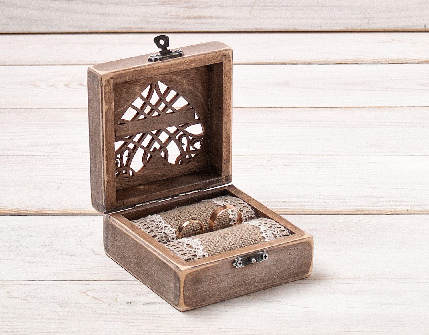 Cajita de madera personalizada para alianzas, foto 3