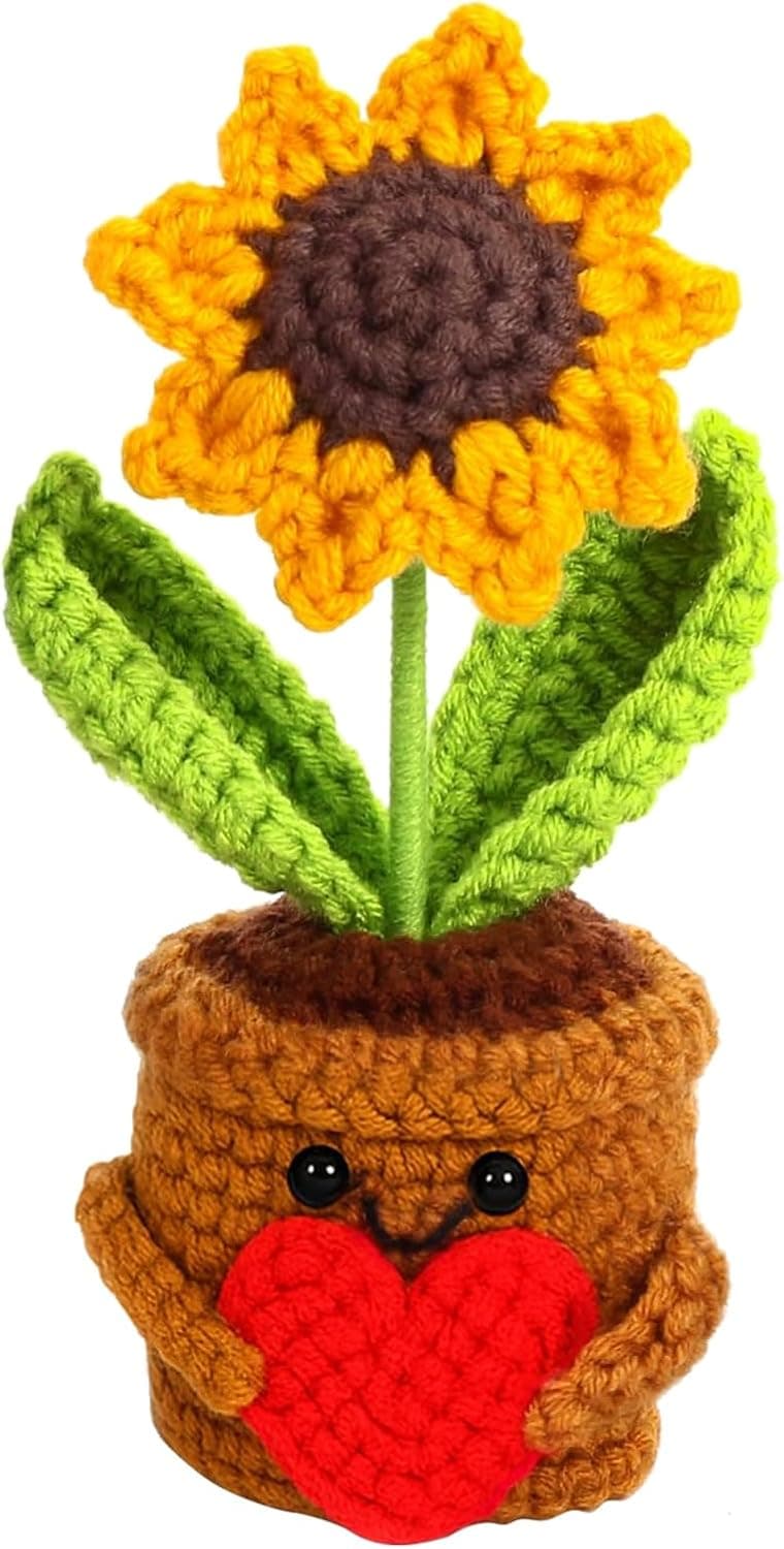 Pequeño girasol de ganchillo tipo pocket hug, del tamaño de una moneda grande, para llevar en el bolsillo