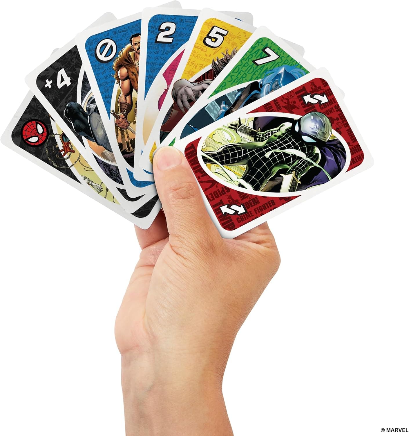 Cartas de la baraja UNO Spider-Man extendidas sobre la mesa