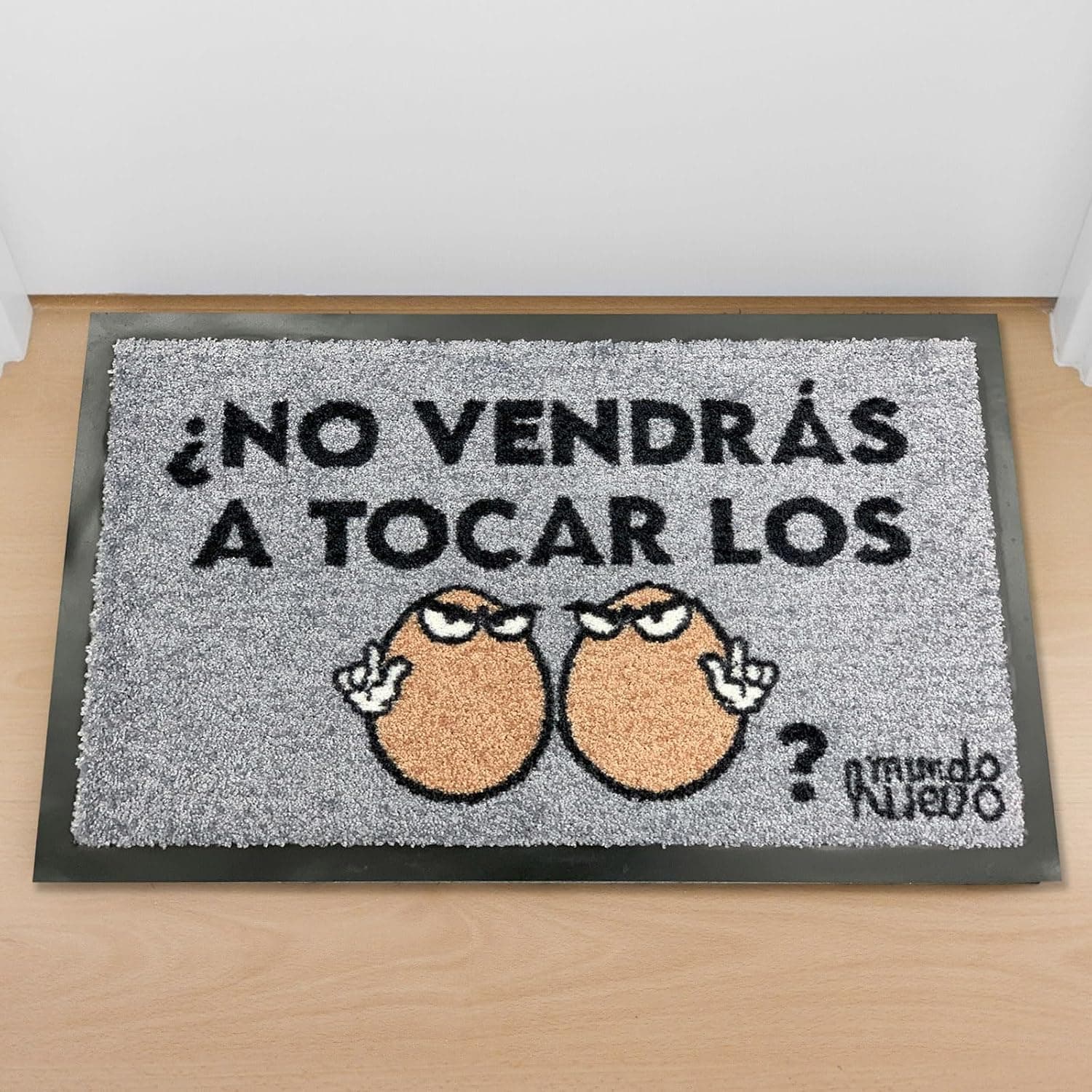 Detalle de la fibra de coco del felpudo con frase
