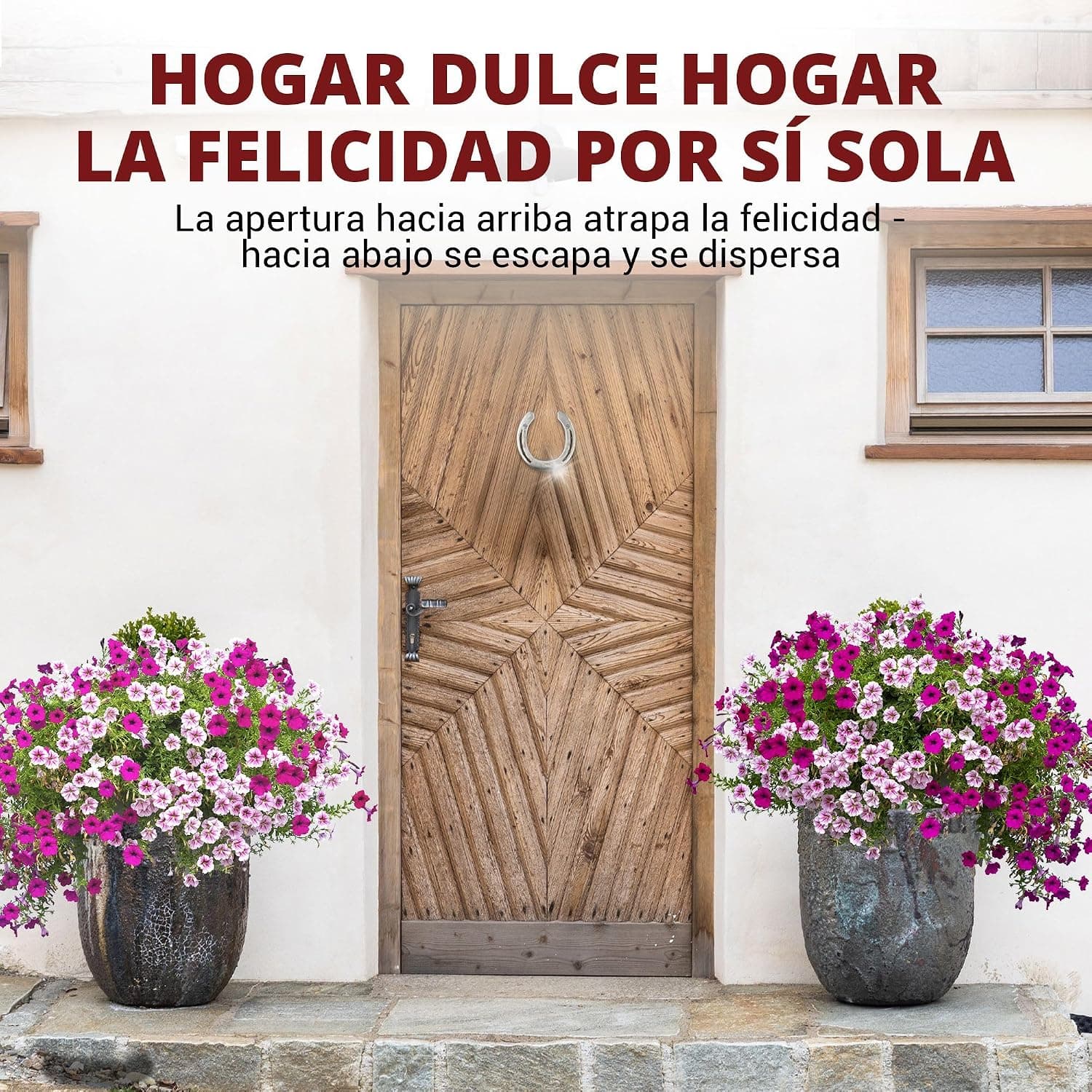 Detalle de la caja de madera con clavos para colgar