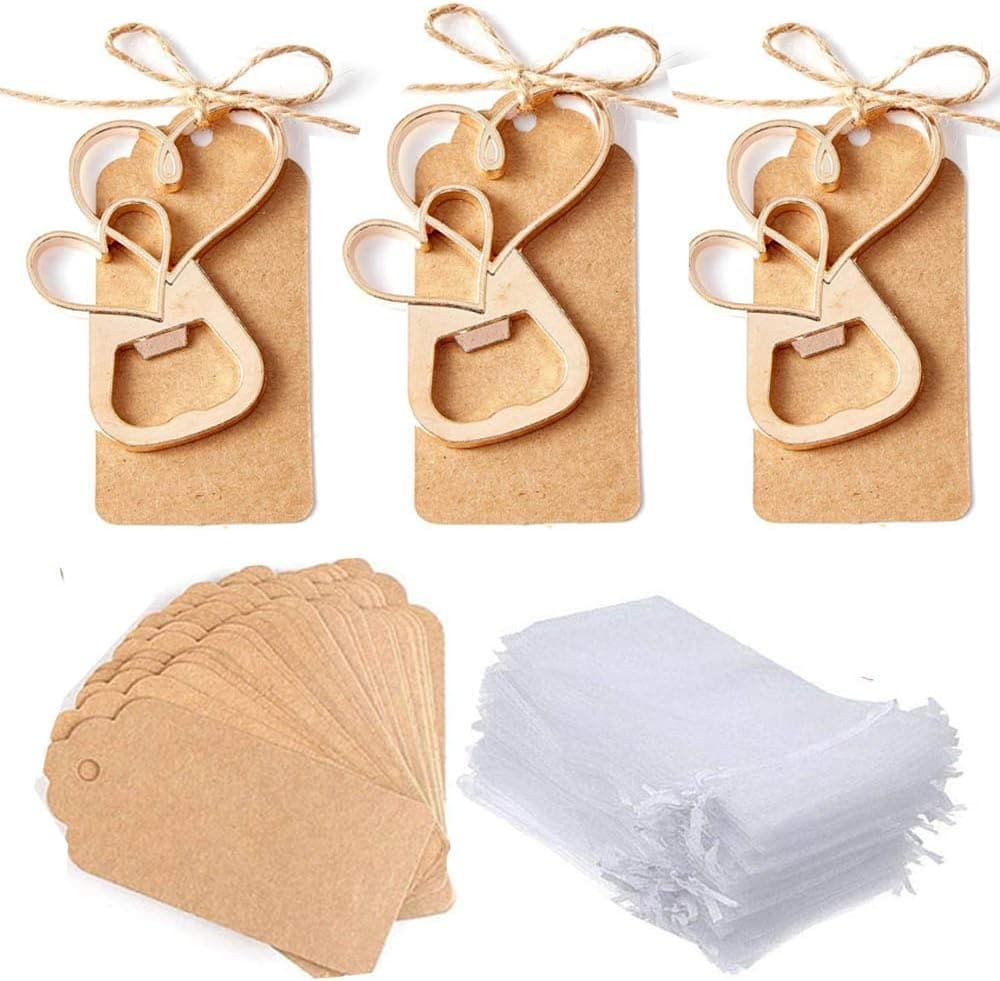 Abrebotellas metálico con forma de dos corazones entrelazados, junto a su etiqueta de recuerdo y bolsa transparente
