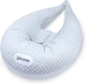 Almohada de embarazo en forma de U extendida sobre una cama