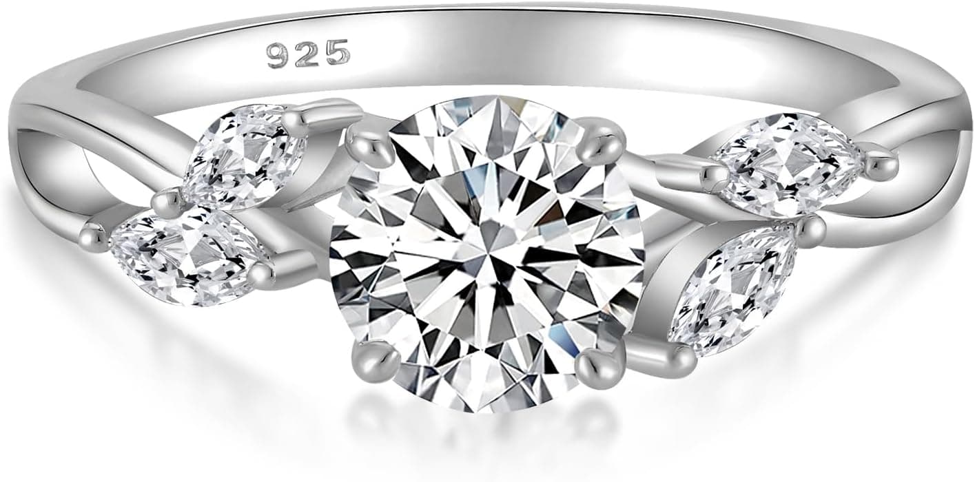 Anillo de compromiso con moissanita central y pequeñas piedras talla marquesa en forma de hoja a cada lado, sobre plata de ley