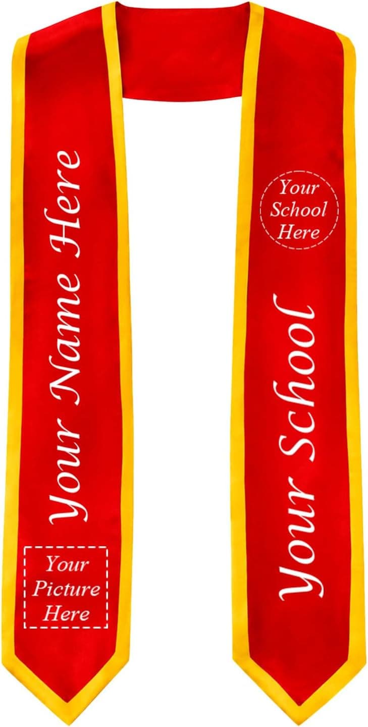 Banda de graduación roja con ribete dorado y plantilla de nombre y centro personalizados