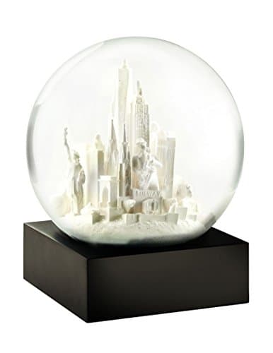 Bola de nieve artesanal de Nueva York con catorce lugares emblemáticos y purpurina plateada