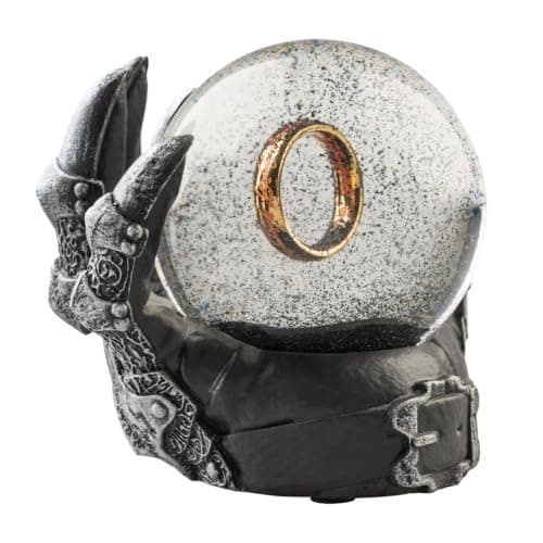 Bola de nieve de El Señor de los Anillos con el Anillo Único sobre la mano acorazada del Señor Oscuro