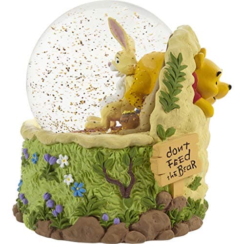 Bola de nieve musical de Winnie the Pooh atrapado tras comer demasiada miel, con Rabbit ayudándolo