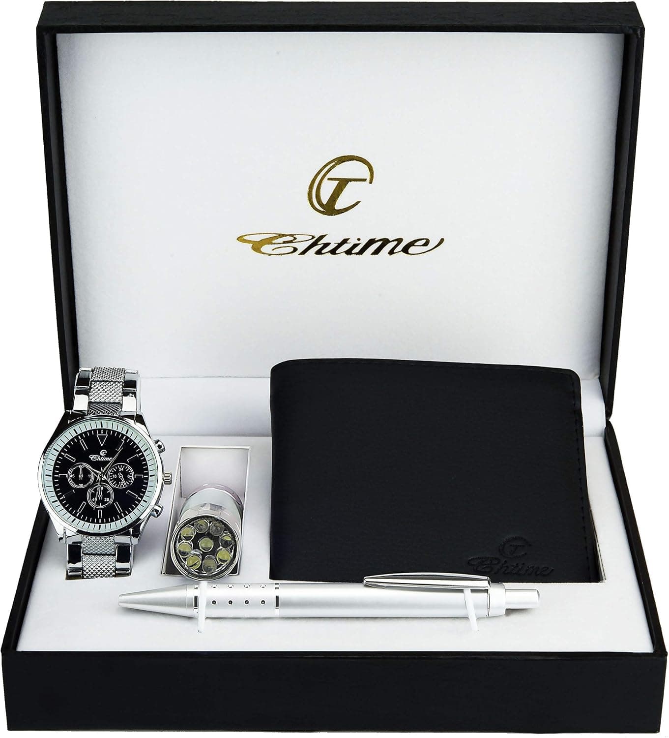 Caja negra con el logo Chtime, con un reloj cronógrafo plateado, una cartera negra, una mini linterna con luces LED y un bolígrafo plateado