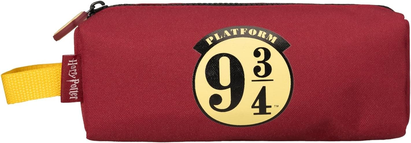 El estuche granate con el escudo del andén 9¾ y el tirador amarillo de la cremallera