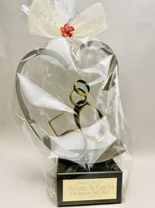 Figura Corazón Grabada para Bodas de Oro con Globos