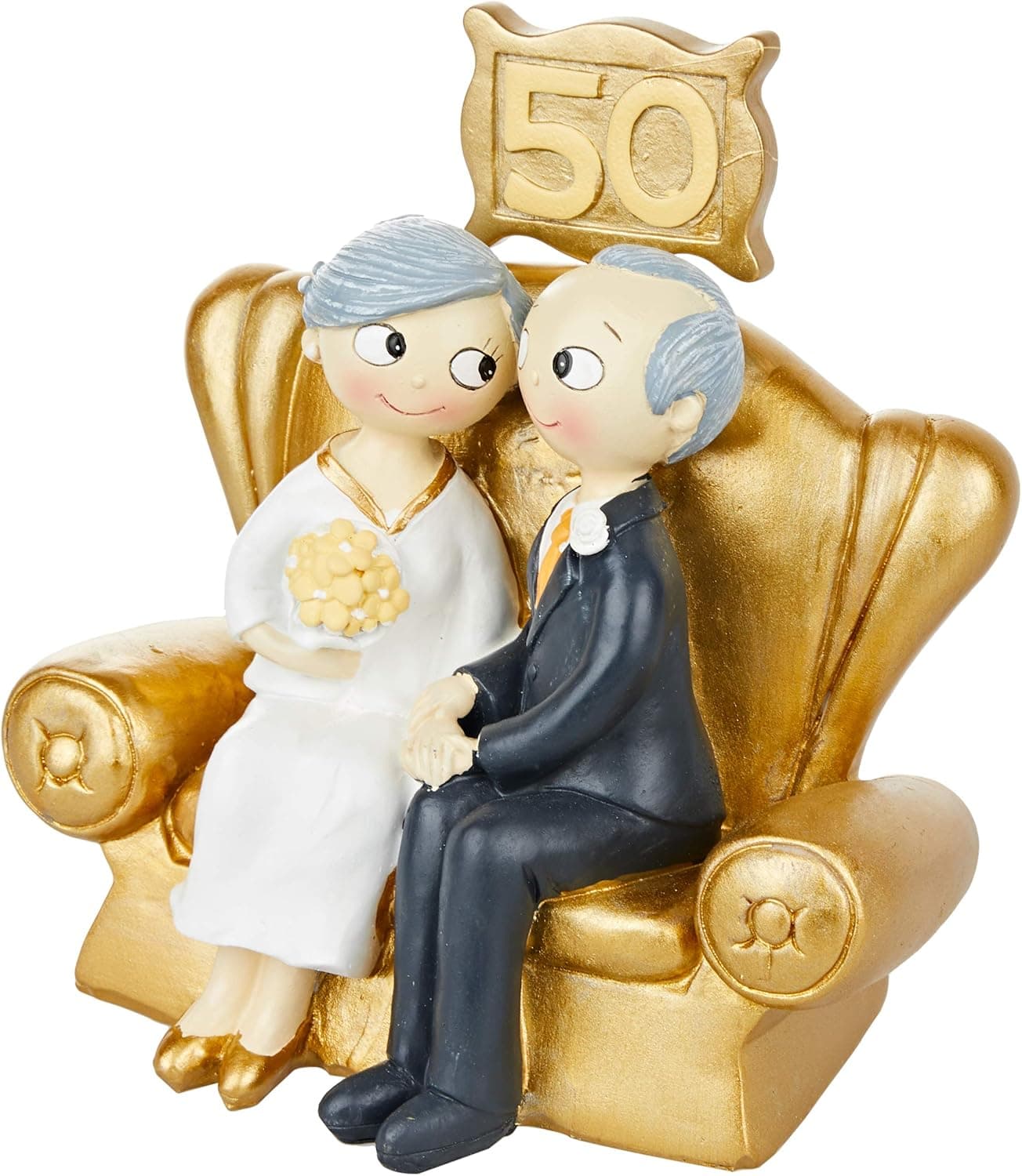 Figura dorada de una pareja sentada en un sofá para bodas de oro