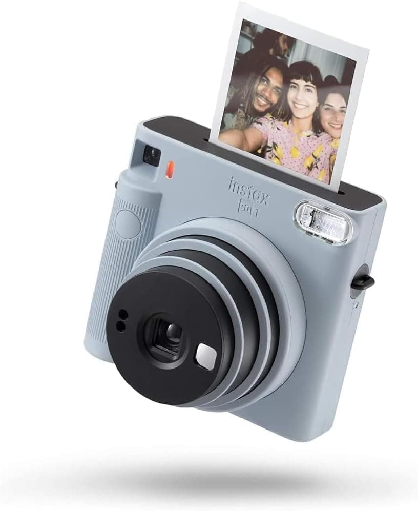 La Instax SQ1 en color azul glaciar con su diseño estilizado