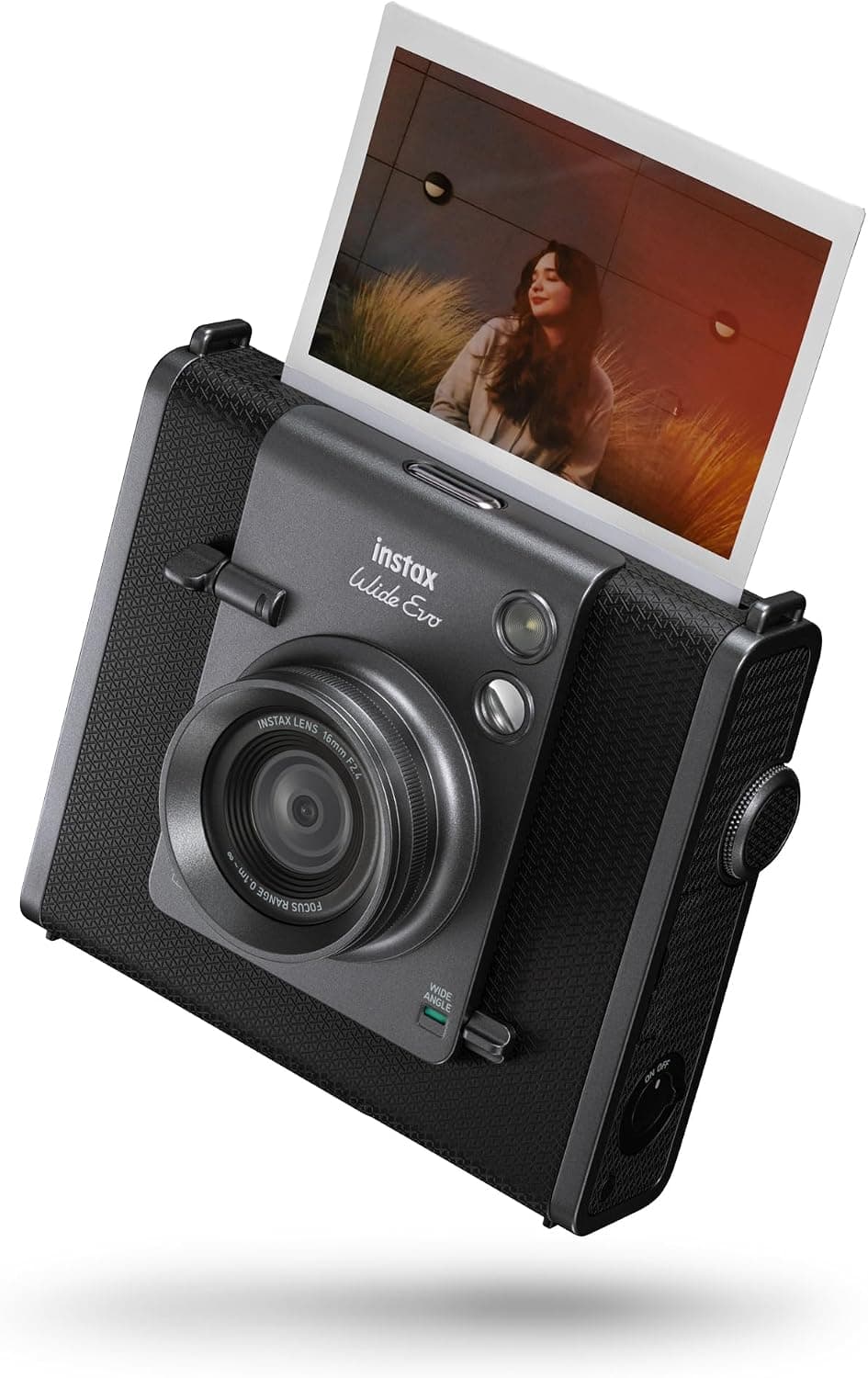 Instax Wide EVO con su cuerpo grande y lente gran angular