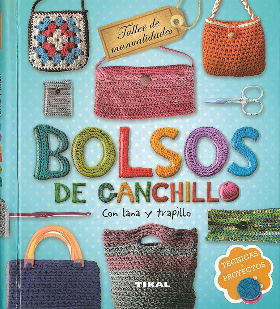 Portada del libro «Bolsos de ganchillo con lana y trapillo», con varios modelos de bolsos tejidos
