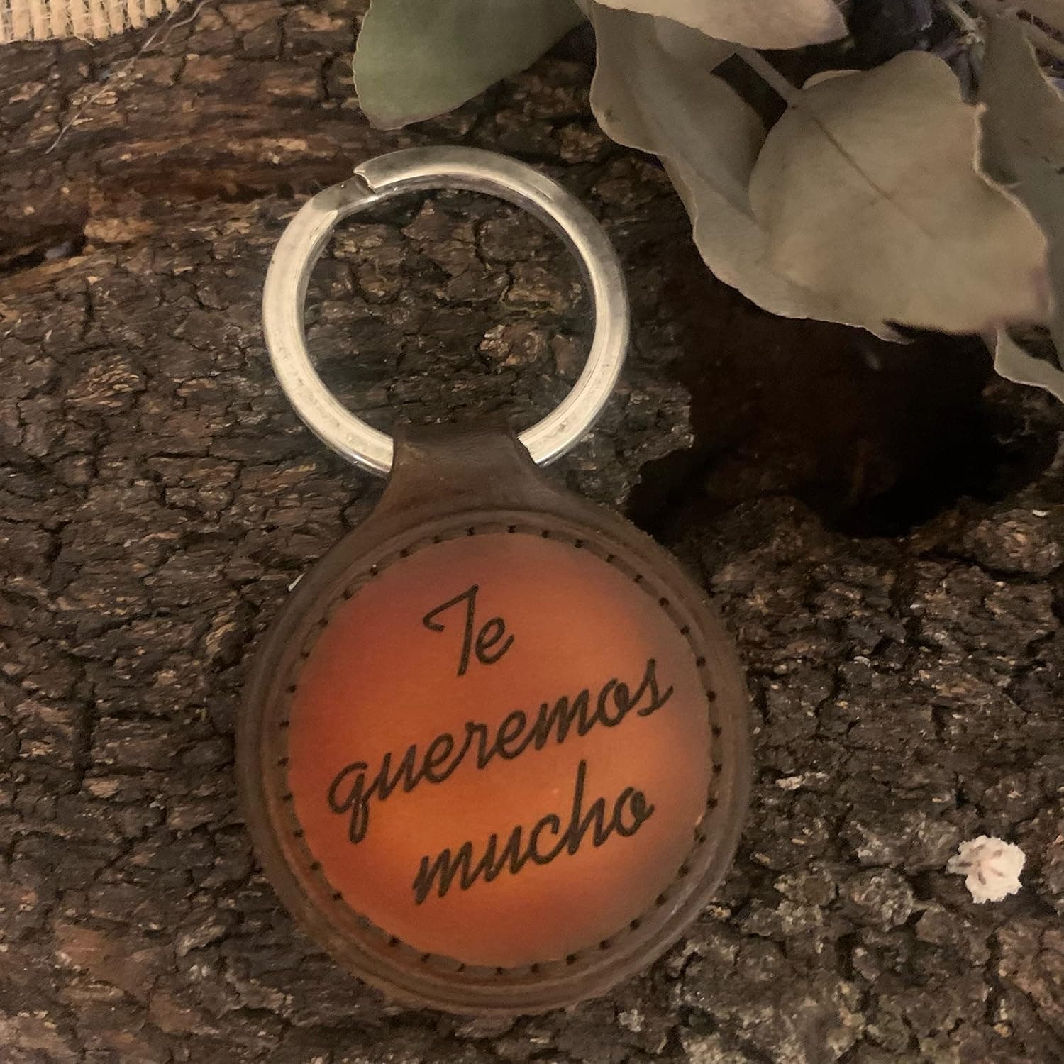 Llavero redondo de cuero marrón grabado con Mejor abuelo