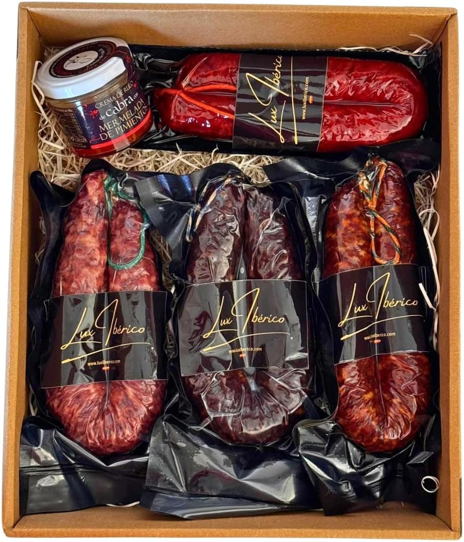 Caja Lux Ibérico con crema de queso de cabra, chorizo, salchichón, chorizo patatero y achorizada dulce extremeños envasados al vacío
